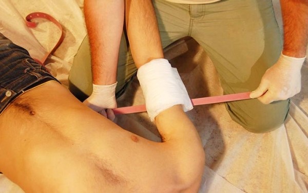 Первая помощь при острой кровопотере и травматическом шоке		 
			Первая помощь при острой кровопотере и травматическом шоке