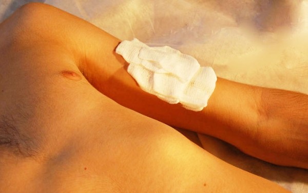 Первая помощь при острой кровопотере и травматическом шоке		 
			Первая помощь при острой кровопотере и травматическом шоке