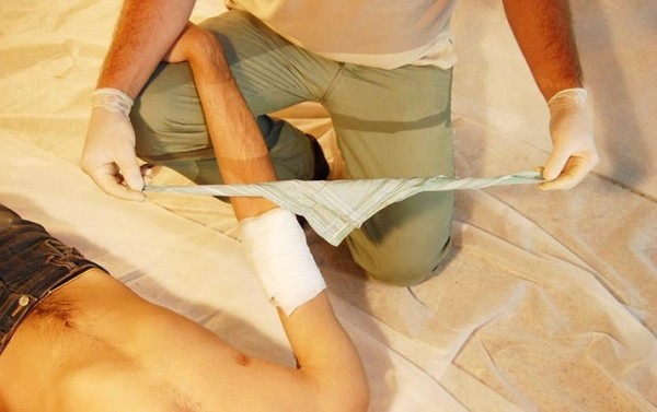 Первая помощь при острой кровопотере и травматическом шоке		 
			Первая помощь при острой кровопотере и травматическом шоке