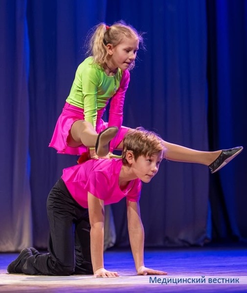 
        На сцене — уникальные артисты			    