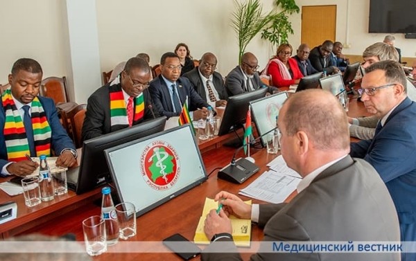 
        Беларусь посетила делегация специалистов медицинской отрасли из Зимбабве			    