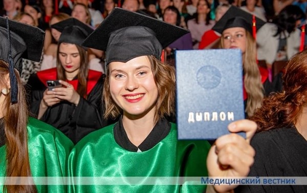 
        В БГМУ прошла торжественная церемония посвящения выпускников в профессию врача и провизора «Гиппократ — 2023»			    