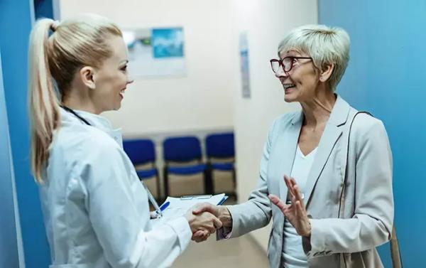 Как коммуницировать с пациентом, чтобы добиться комплаентности и дисциплинированности?
Как коммуницировать с пациентом, чтобы добиться комплаентности и дисциплинированности?