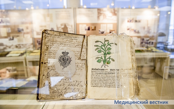 В Национальной библиотеке открылась выставка «Шесть столетий истории медицины и фармации в раритетах
В Национальной библиотеке открылась выставка «Шесть столетий истории медицины и фармации в раритетах